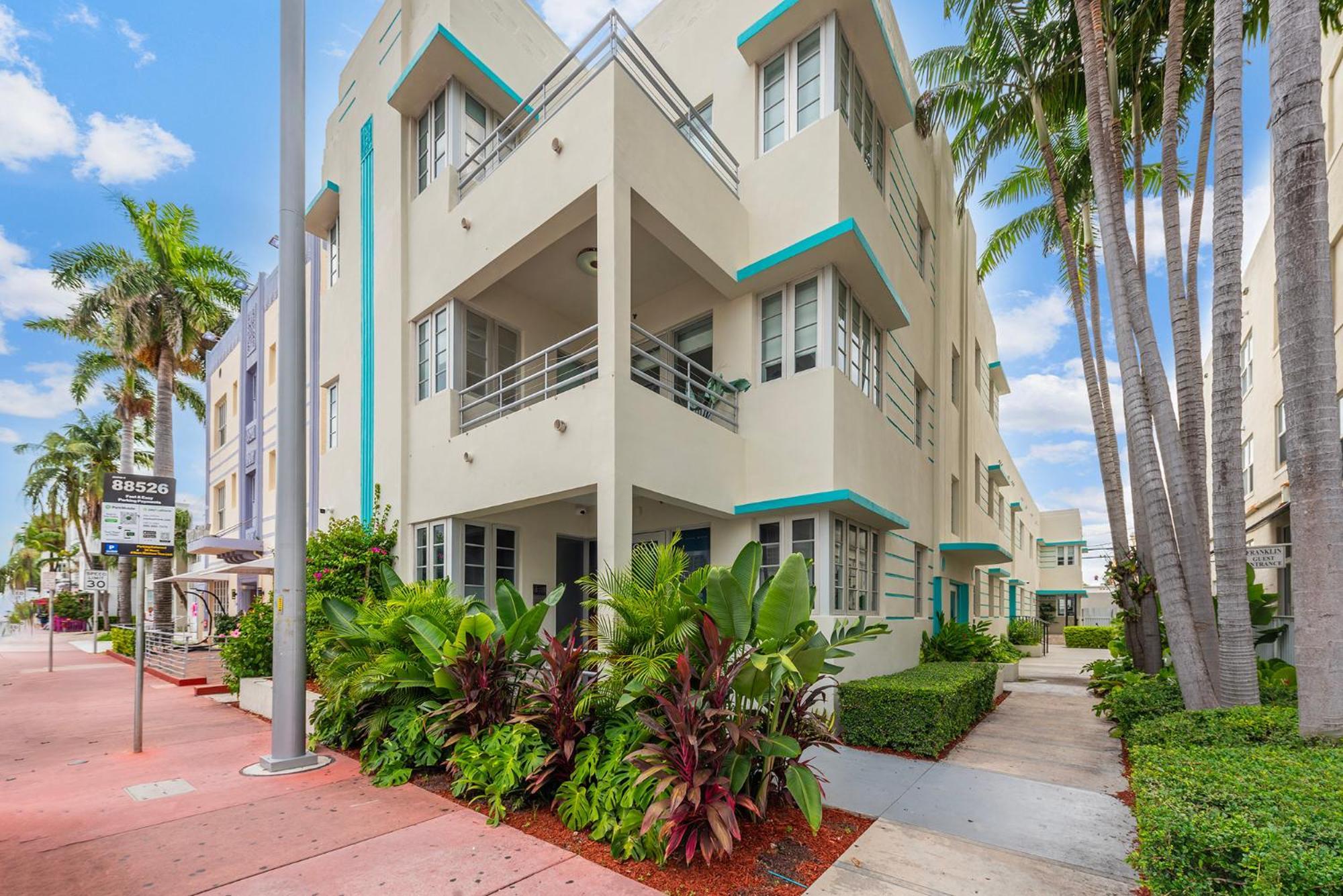 Luxuri Suites Miami Beach Exterior photo